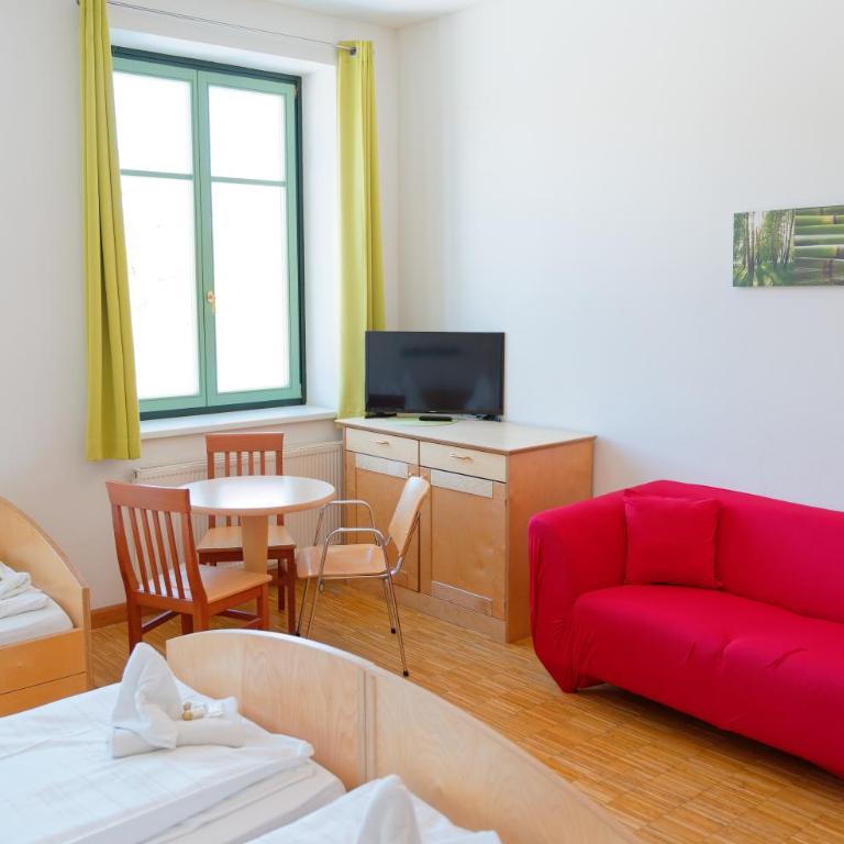 Jugend- und Familiengästehaus Cap Wörth - Dreibettzimmer mit Gemeinschaftsbad - 3