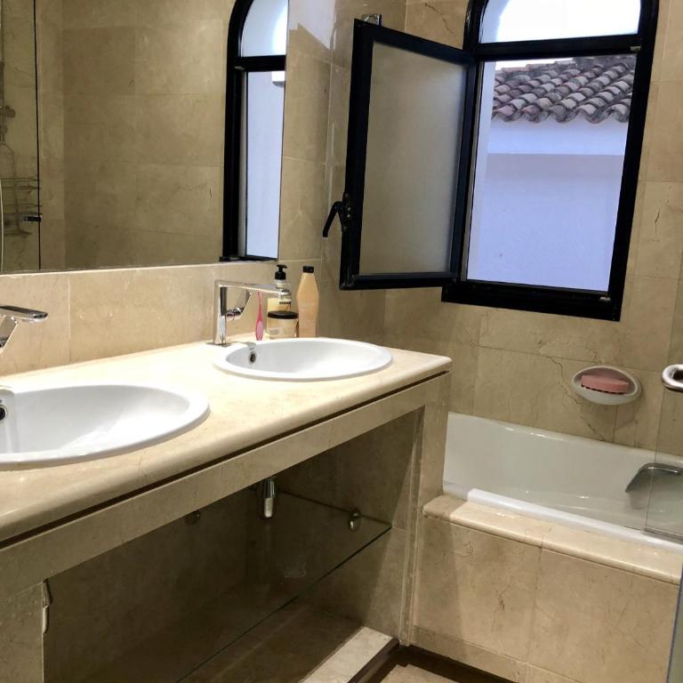 Estepona - Playa - Villa de 4 dormitorios en Albayalde Be17 - Casa - 22