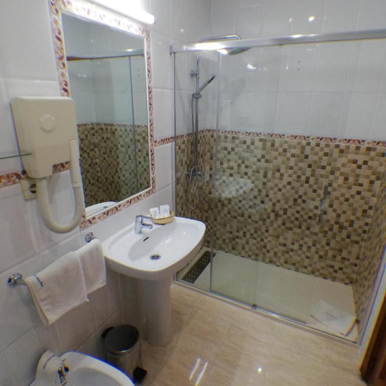 Hostal Santo Tomé - Habitación Doble - 1 o 2 camas - 3