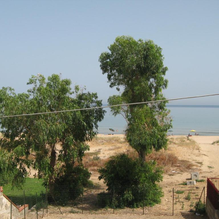 Elios casevacanze sulla spiaggia - Two-Bedroom Apartment with Terrace and Sea View - 4