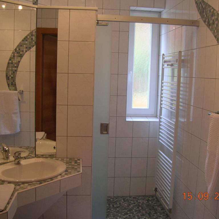 Frühstückspension Krump - Double Room with Balcony - 1