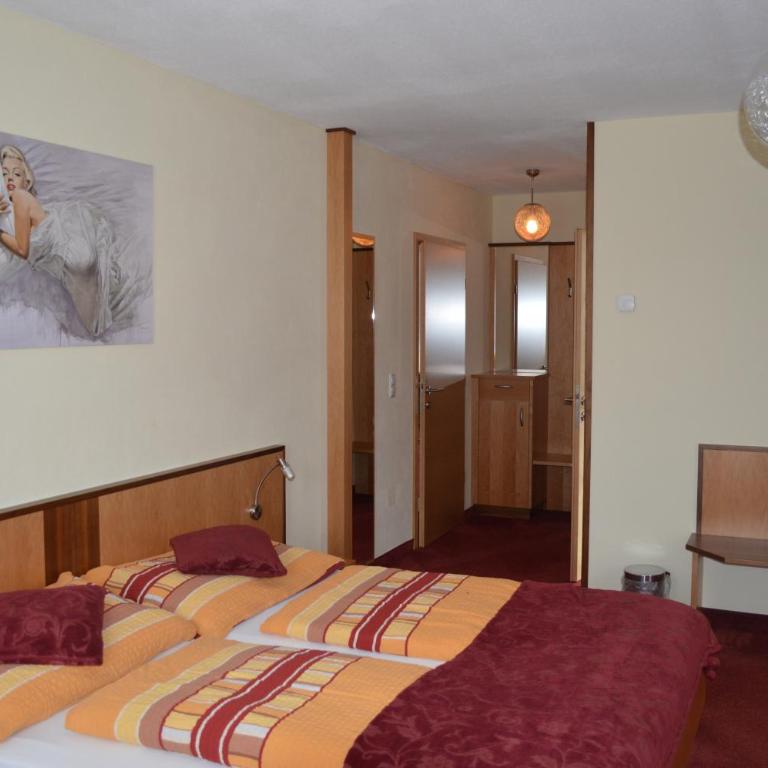 Frühstückspension Krump - Double Room with Balcony - 7