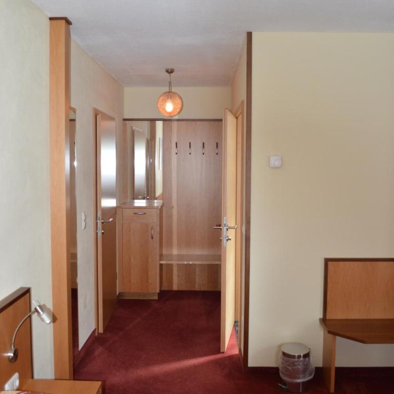 Frühstückspension Krump - Double Room with Balcony - 5