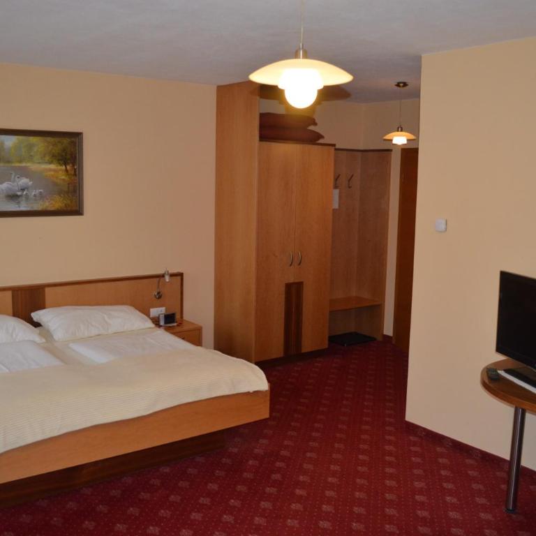 Frühstückspension Krump - Double Room with Balcony - 6