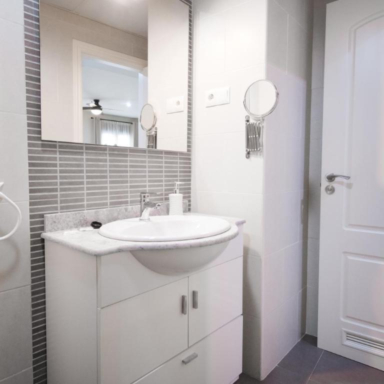 Holidays2Malaga Apto Pozos Dulces Acogedor & balcon & tranquilo en centro de Malaga - One-Bedroom Apartment - 11