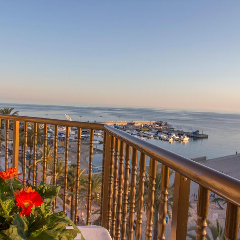 Hotel Colón - Double or Twin Room with Sea View - 12