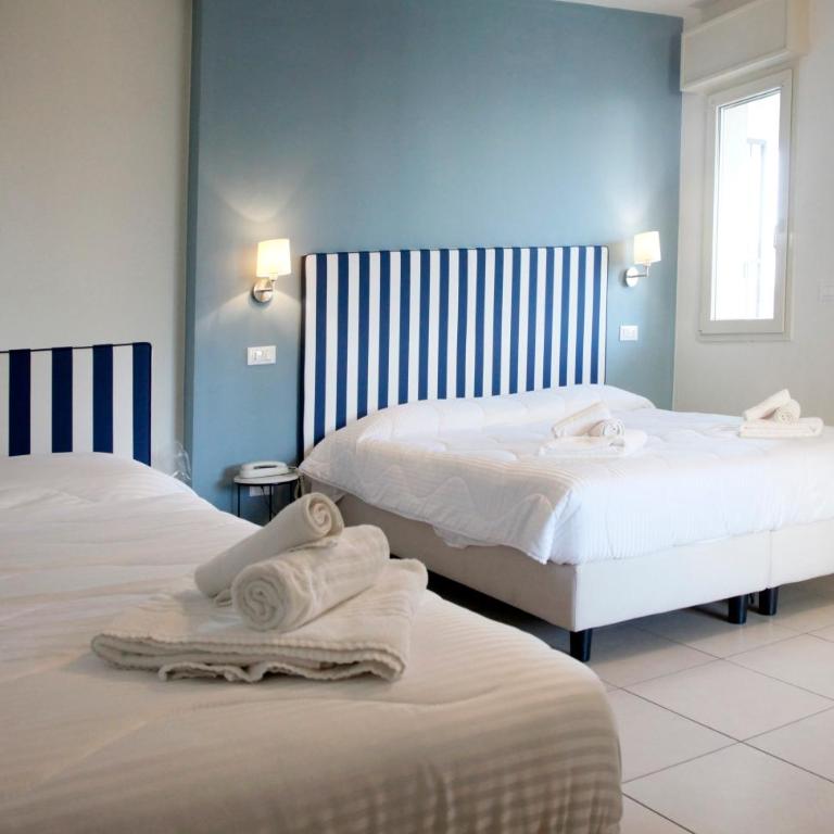 Hotel Majorca sul Mare in centro a Riccione con Area Fitness - Superior Triple Room - 6