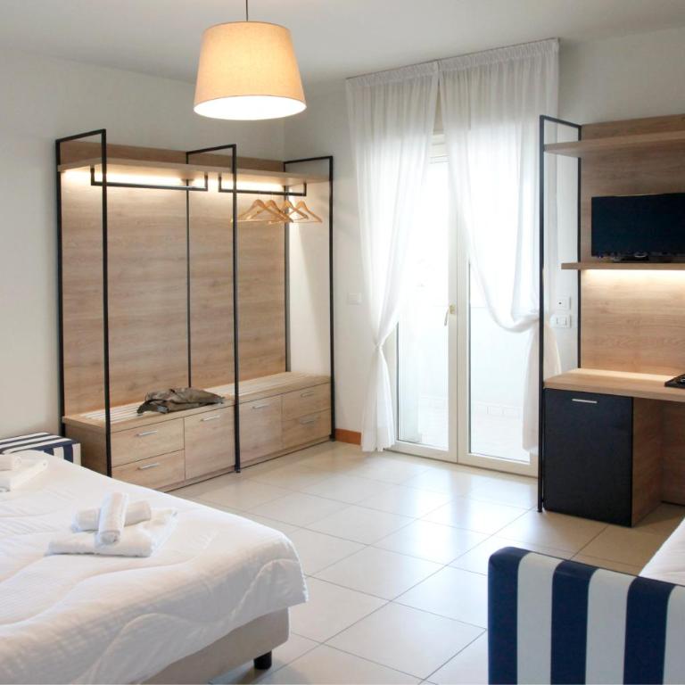 Hotel Majorca sul Mare in centro a Riccione con Area Fitness - Superior Triple Room - 3