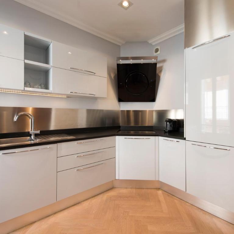 F3 Plein centre plage à 50 m (rue calme) parking possible - Two-Bedroom Apartment - 7