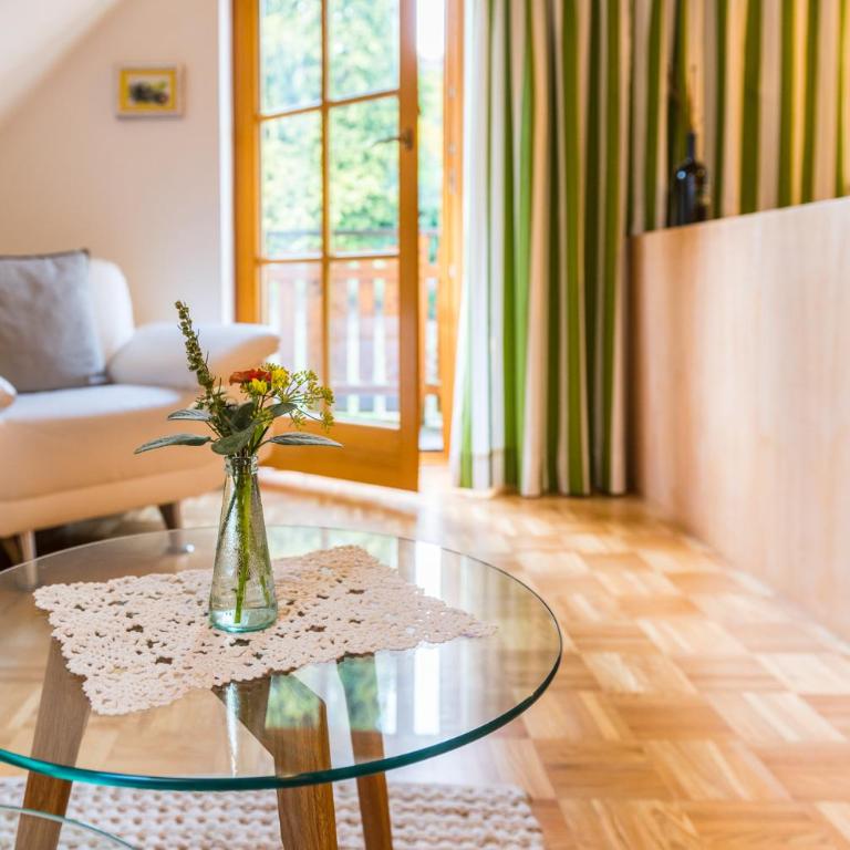 Weingut Dietl - Apartment with Garden View - 7