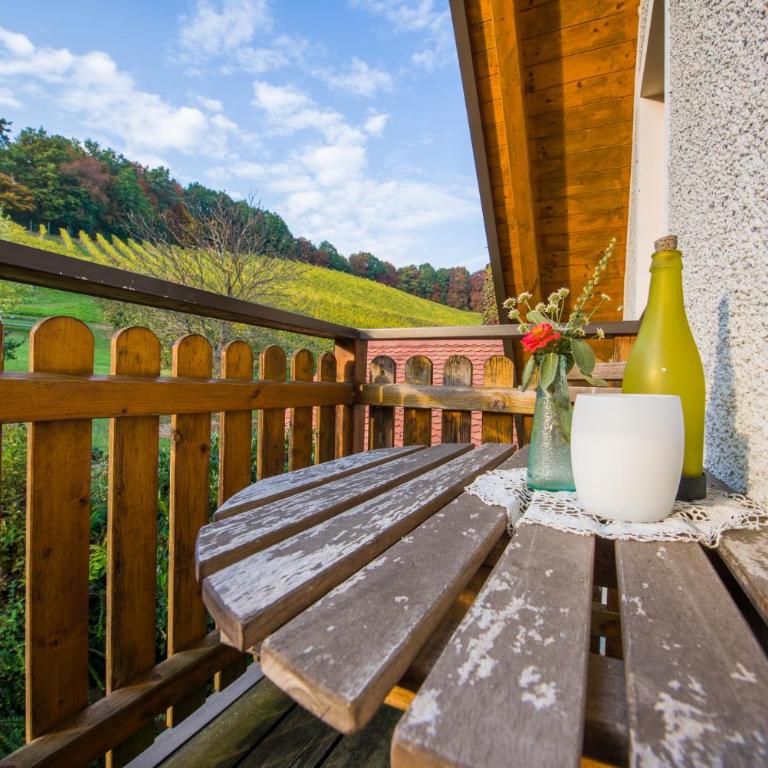 Weingut Dietl - Apartment with Garden View - 8