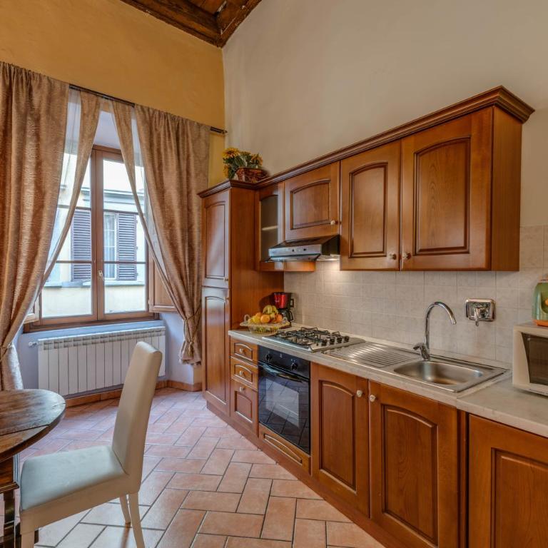 Dante States Apartments - One-Bedroom Apartment - 10