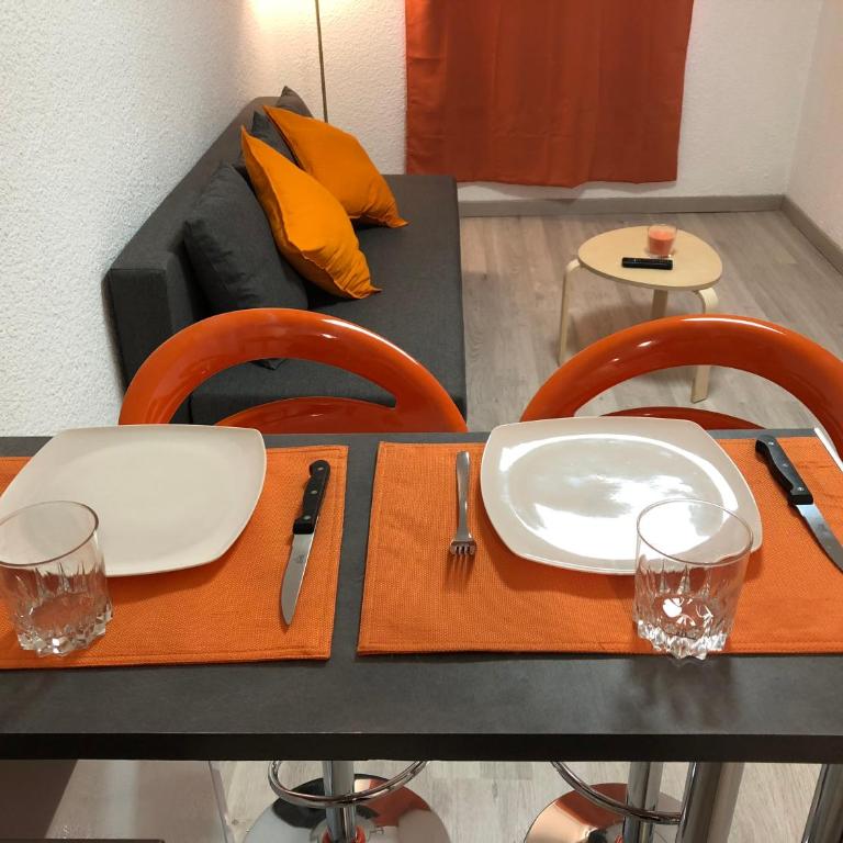 JOLI STUDIO HYPER CENTRE TRES PROCHE VIEUX PORT - Appartement - 13