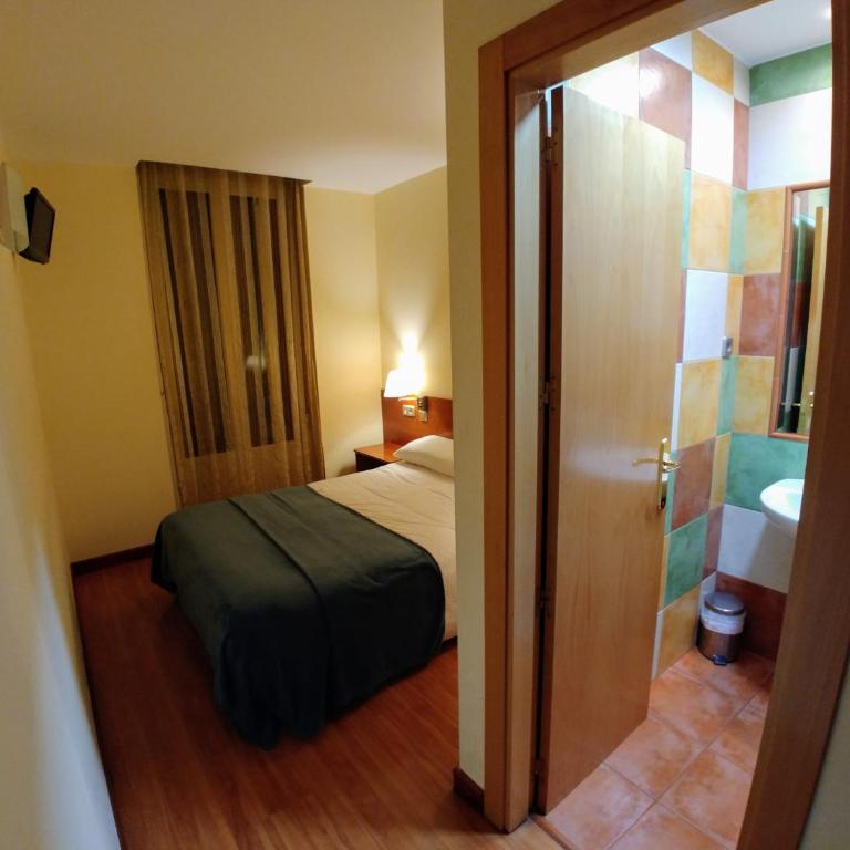 Hostal Prada Borges - Habitación Doble con baño privado - 1