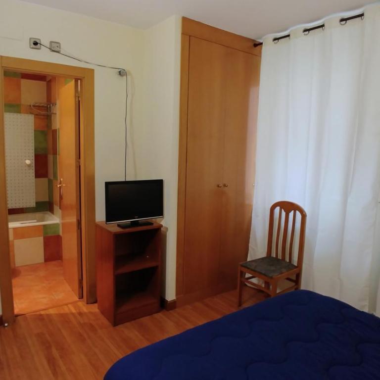 Hostal Prada Borges - Habitación Doble con baño privado - 6