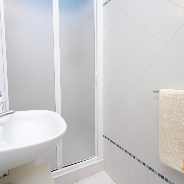 Trevi Suite B&B - Camera Tripla con Bagno Privato - 10