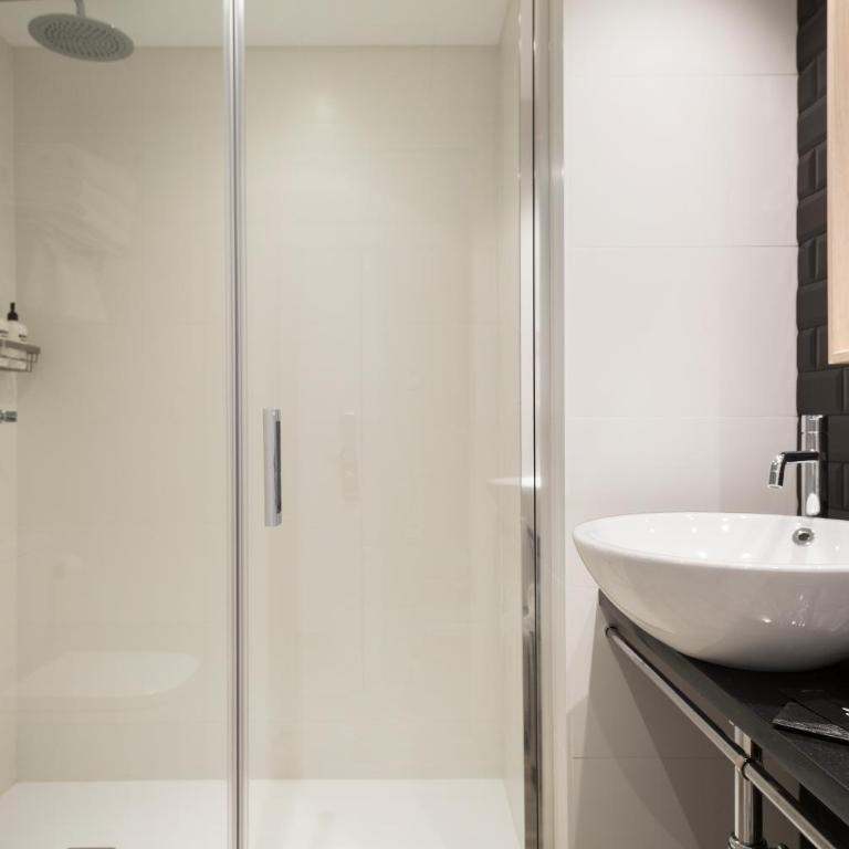Acta BCN 40 - Triple Room - 8