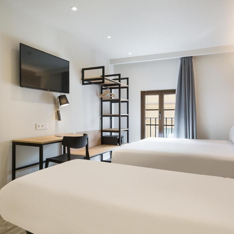 Acta BCN 40 - Triple Room - 2