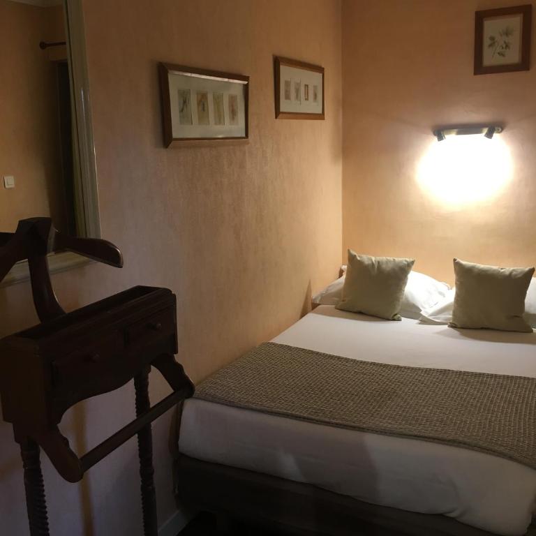 Hôtel du Parc - Chambre Simple avec Toilettes Communes - 2