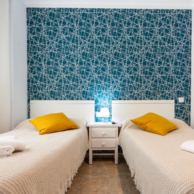 Hostal Boutique Luna de Nerja OLIVE OIL FREE DEGUSTATION & SALE - Habitación Doble con baño privado - 2 camas - 4