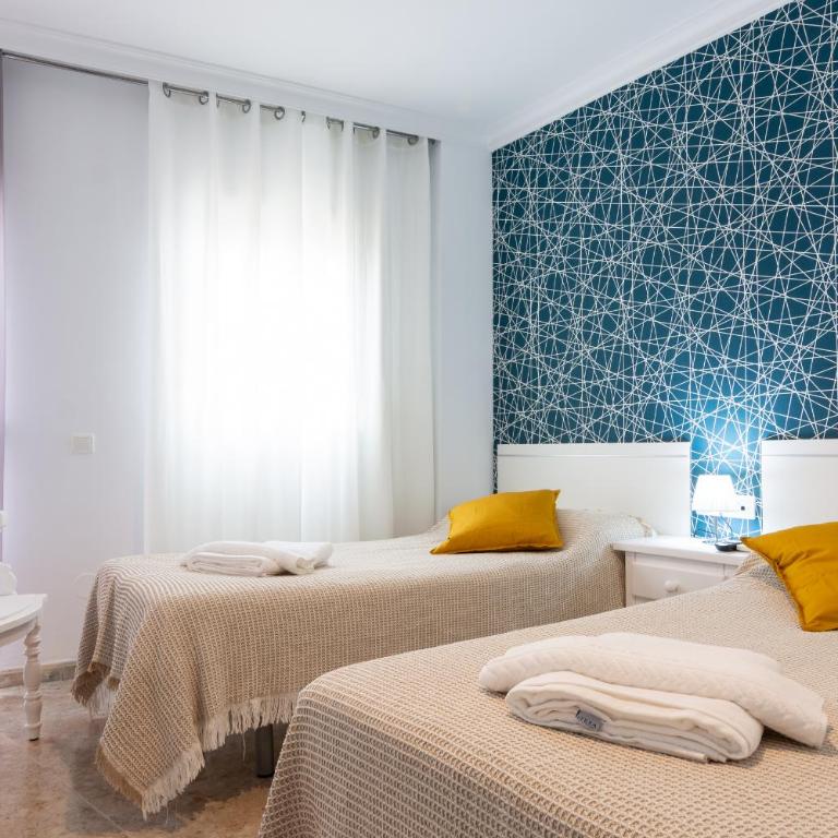 Hostal Boutique Luna de Nerja OLIVE OIL FREE DEGUSTATION & SALE - Habitación Doble con baño privado - 2 camas - 6