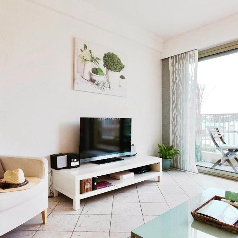Sunny Cap View Terrace with Sea Views and AirCon - Appartement - Vue sur Mer - 5