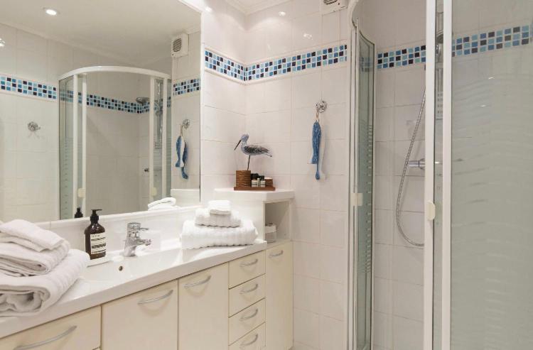 Sunny Cap View Terrace with Sea Views and AirCon - Appartement - Vue sur Mer - 18