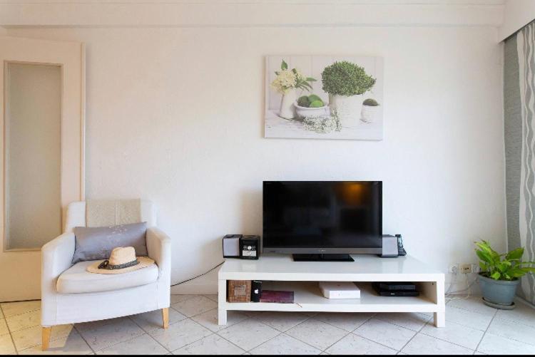 Sunny Cap View Terrace with Sea Views and AirCon - Appartement - Vue sur Mer - 14