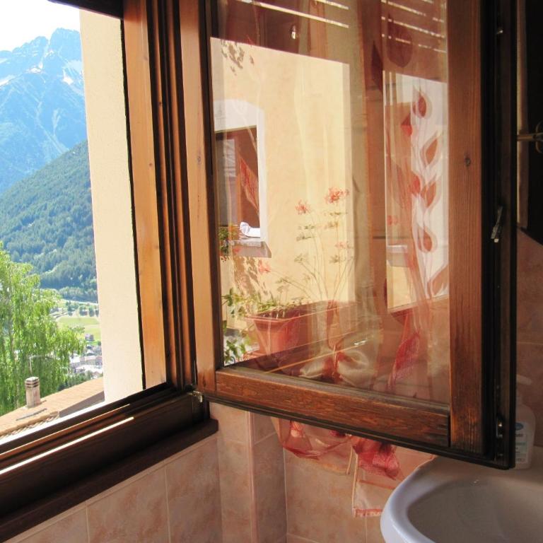 Albergo Eden - Camera Familiare con Balcone - 8
