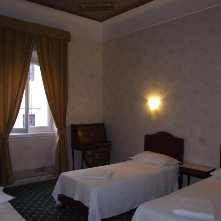 Hotel Texas - Camera Tripla con Bagno in Comune - 2
