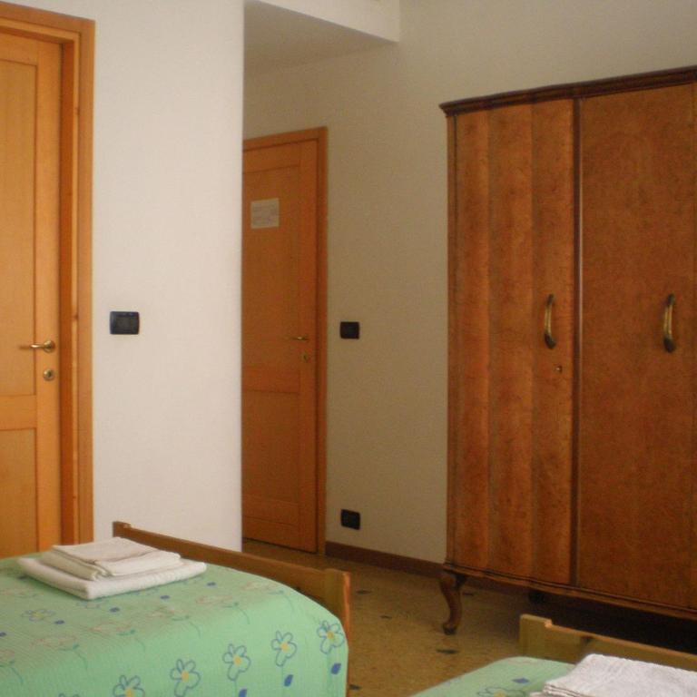 Bed And Breakfast Arcobaleno - Camera Matrimoniale/Doppia con Letti Singoli con Bagno Privato - 9