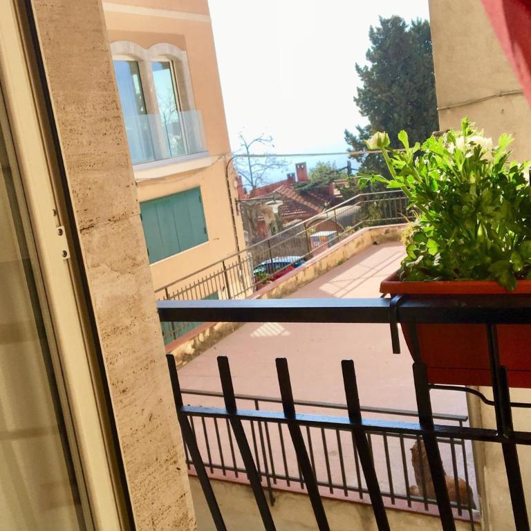 B&B Antonella - Camera Matrimoniale con Balcone - 13