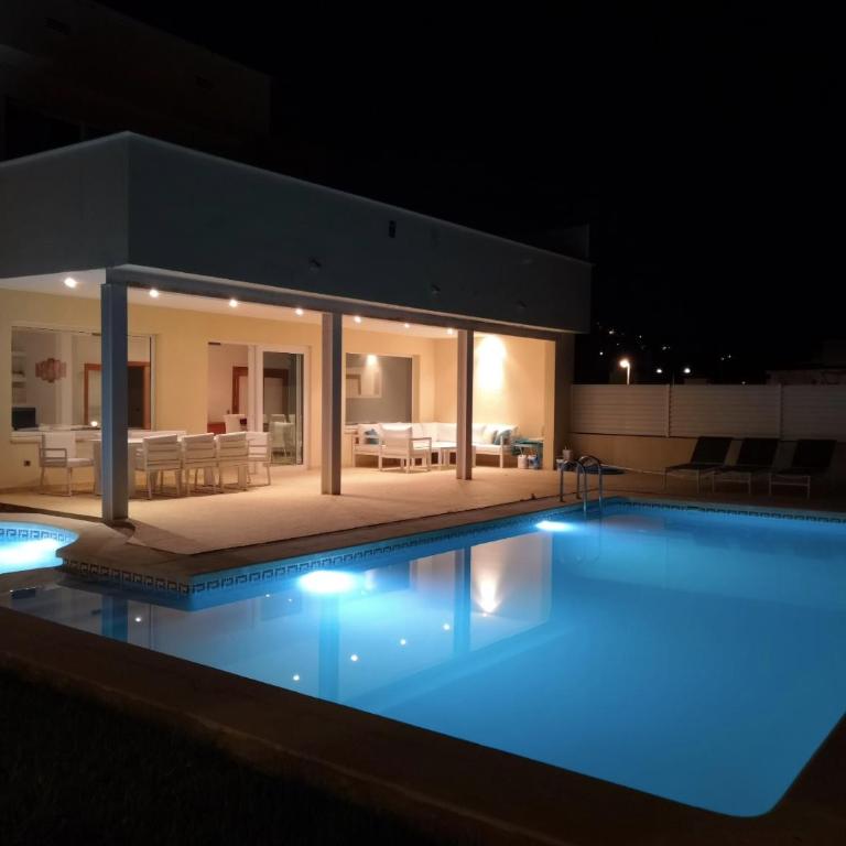 Preciosa villa con piscina, jardín y vistas al mar WIFI - Villa - 74