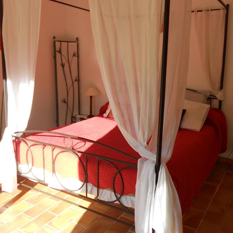 Le Mas de FRAYERE - Chambre Double - Vue sur Jardin - 9