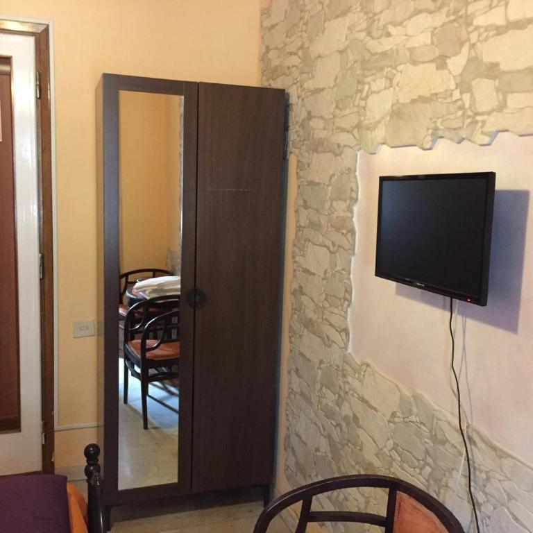 Affittacamere Belfiore - Camera Matrimoniale/Doppia con Letti Singoli con Bagno Privato Esterno - 8