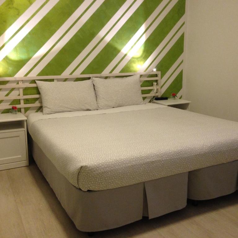 B&B Homer Trento - Camera Tripla Basic con Bagno in Comune - 2