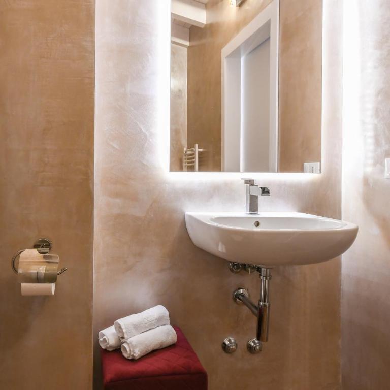 Luxury Suite Sirmione - Camera Matrimoniale Deluxe con Vista Lago Laterale - 8