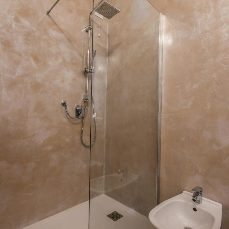 Luxury Suite Sirmione - Camera Matrimoniale Deluxe con Vista Lago Laterale - 7