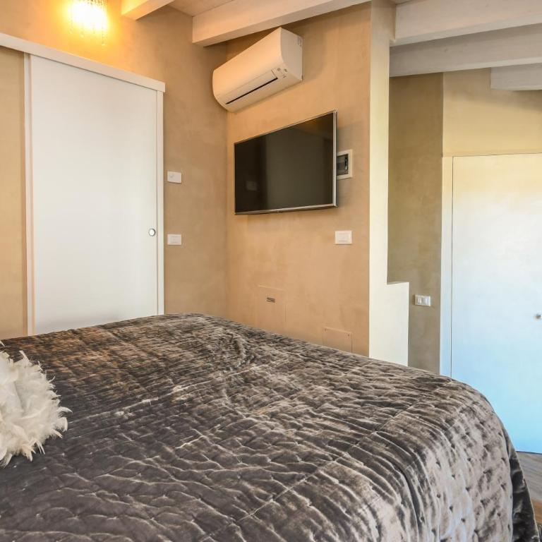 Luxury Suite Sirmione - Camera Matrimoniale Deluxe con Vista Lago Laterale - 6