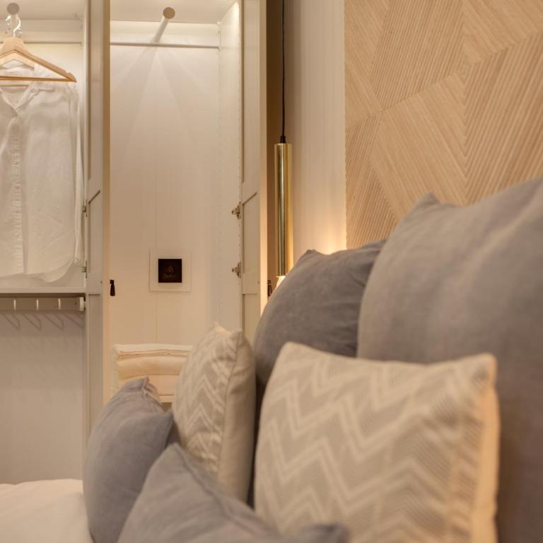SUITES YOU Soho - Double Room - 8