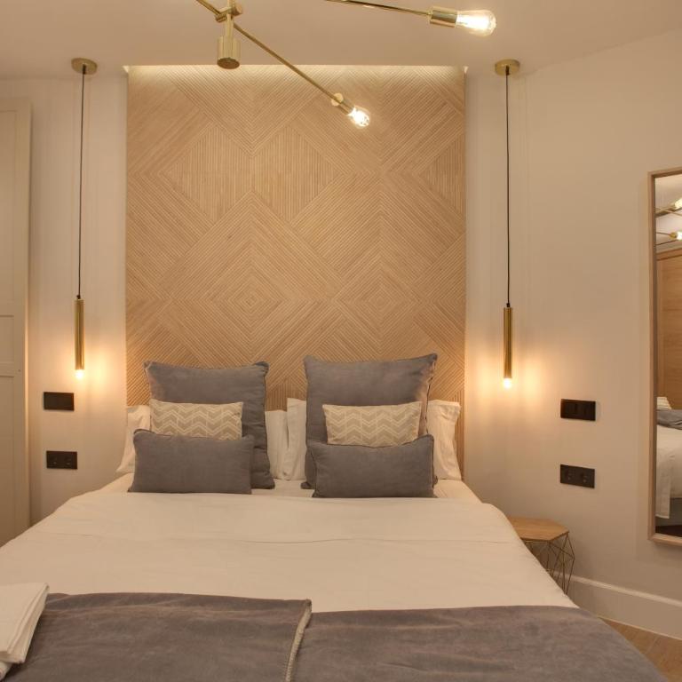 SUITES YOU Soho - Double Room - 9