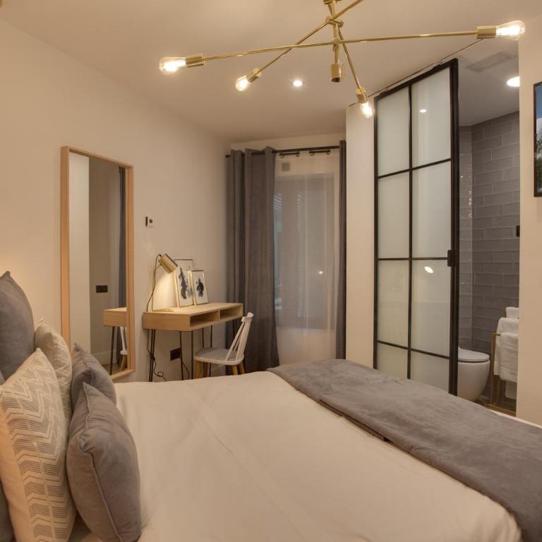 SUITES YOU Soho - Double Room - 13