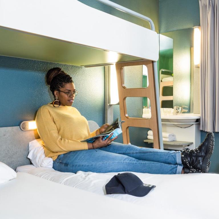 ibis budget Paris Porte De Montmartre - Chambre Triple avec 1 Lit Double et 1 Lit Superposé - 6