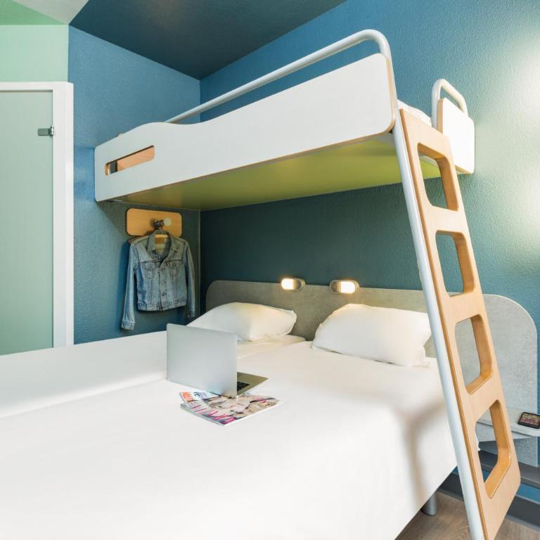ibis budget Paris Porte De Montmartre - Chambre Triple avec 1 Lit Double et 1 Lit Superposé - 4