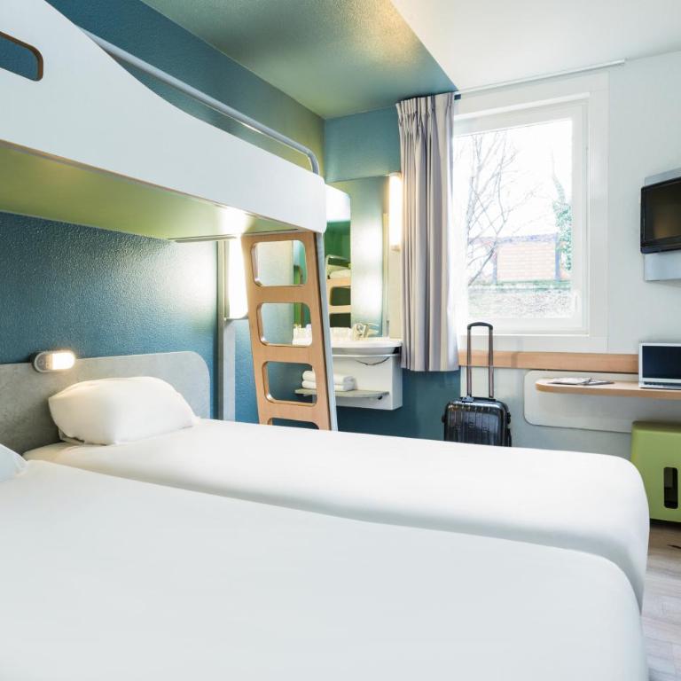 ibis budget Paris Porte De Montmartre - Chambre Triple avec 1 Lit Double et 1 Lit Superposé - 5