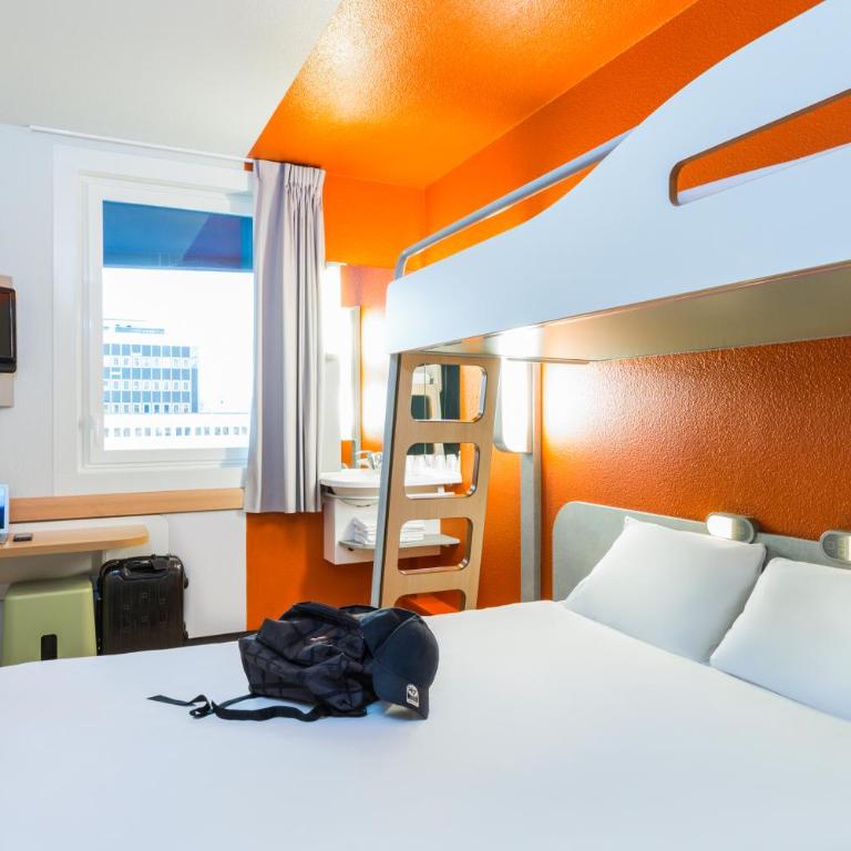 ibis budget Paris Porte De Montmartre - Chambre Triple avec 3 Lits Simples - 8