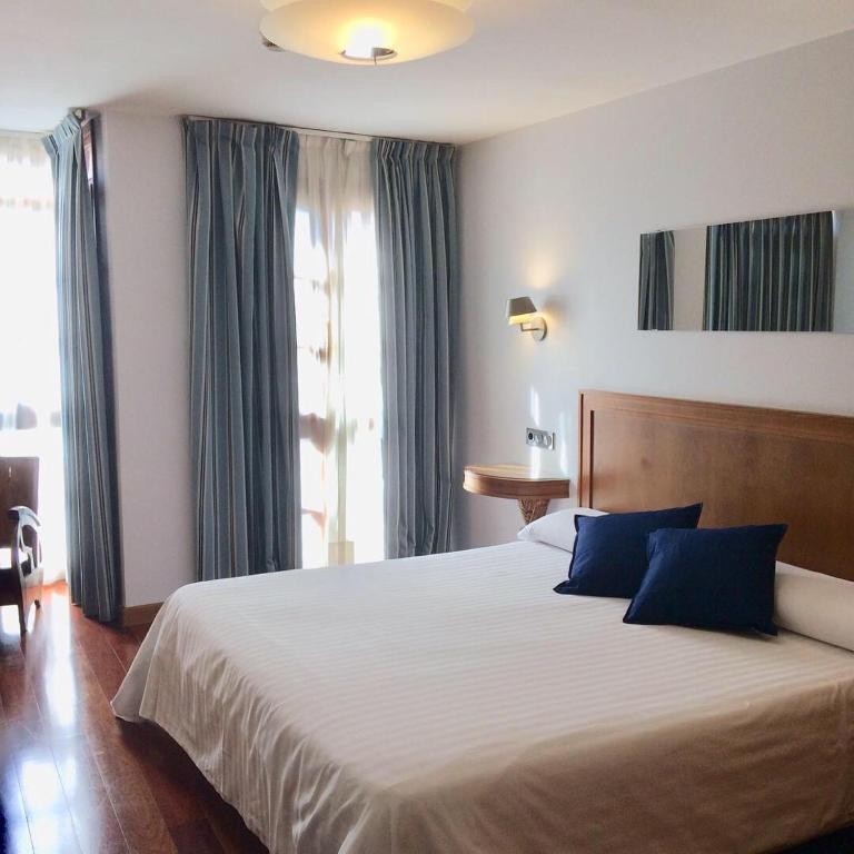 Hotel El Sella - Habitación Deluxe con cama extragrande - 9