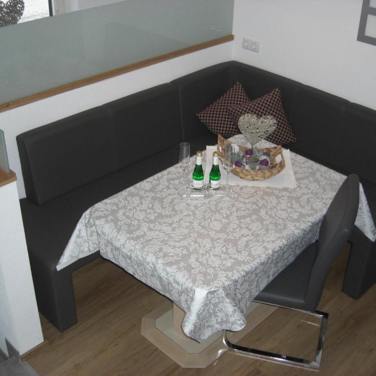 die Gartenwohnung - Tanja Tipotsch - Apartment - Split Level with Garden View - 14