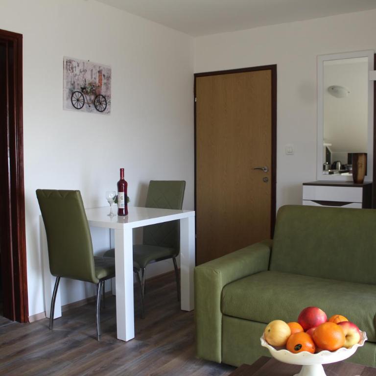 Forest Apartments - King Suite - 4