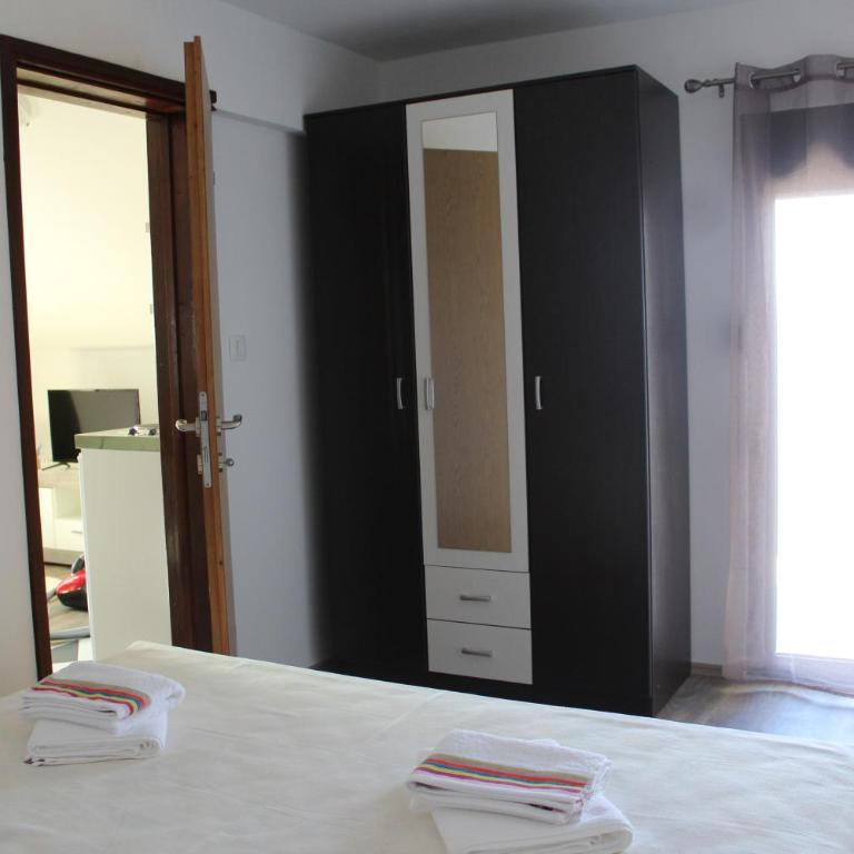 Forest Apartments - King Suite - 7